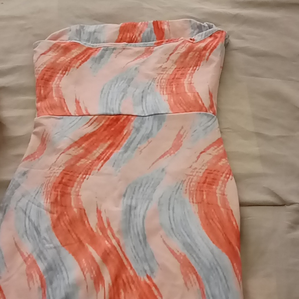 I'm selling this dress